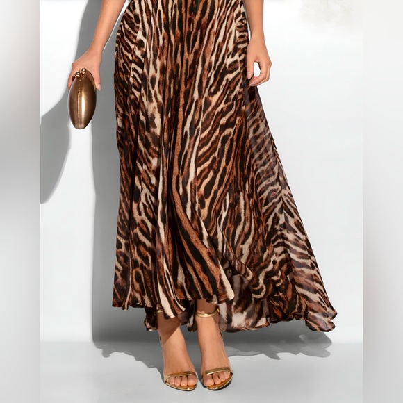 TA3 Vixen Corset Maxi Dress - Picture 8 of 11